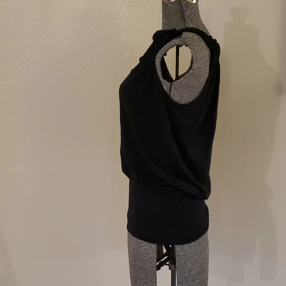 Express Black Sleeveless Tank Top - Picture 2 of 4